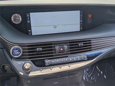 Used 2020 Lexus LS 500h AWD w/ Luxury Package image 31