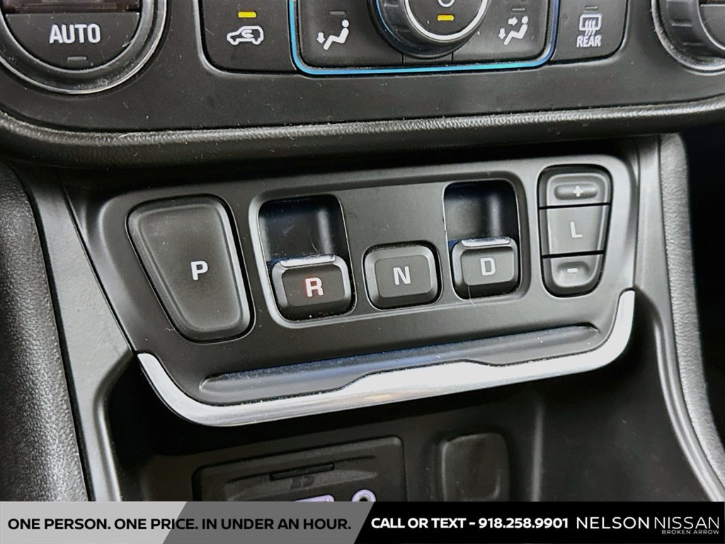 Used 2020 GMC Terrain Denali w/ Denali Premium Package AWD/4WD image 17