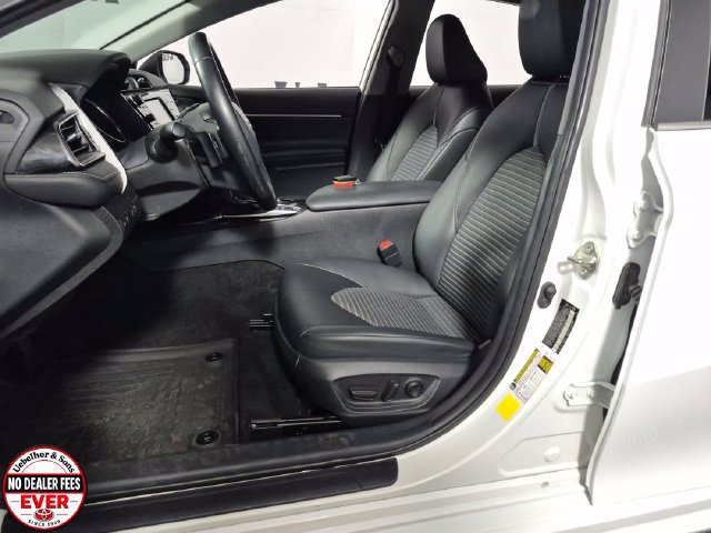 Used 2020 Toyota Camry SE FWD image 9