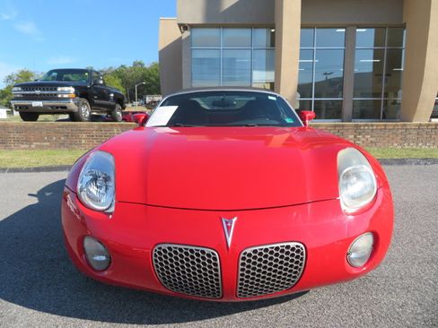 Used 2006 Pontiac Solstice Convertible w/ Premium Package image 2