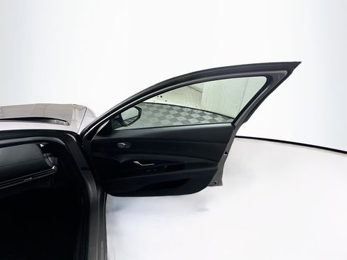 Used 2025 Hyundai Elantra SEL FWD image 32