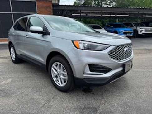 Used 2024 Ford Edge SEL image 3