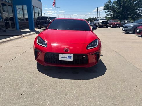 Used 2023 Toyota GR86 Premium w/ ALL Weather Mat Package (TMS) RWD image 2