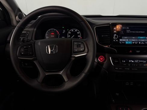 Used 2025 Honda Ridgeline Sport image 12