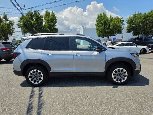 Used 2025 Honda Passport TrailSport image 6