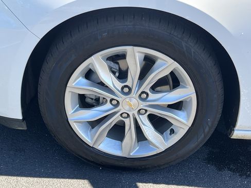 Used 2024 Chevrolet Malibu LT image 30