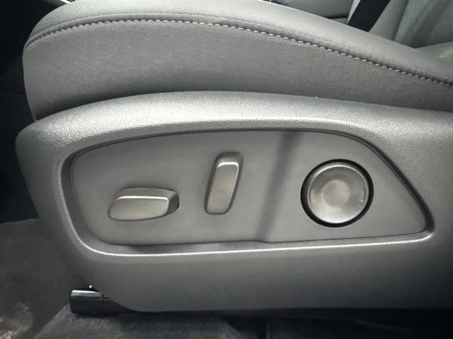 New 2027 Chevrolet Equinox LT w/ Convenience Package II FWD image 10