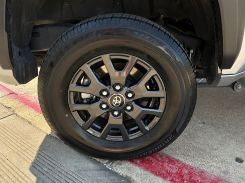 Used 2025 Toyota 4Runner SR5 RWD image 9