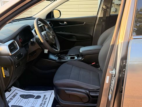 Used 2018 Kia Sorento FWD image 12