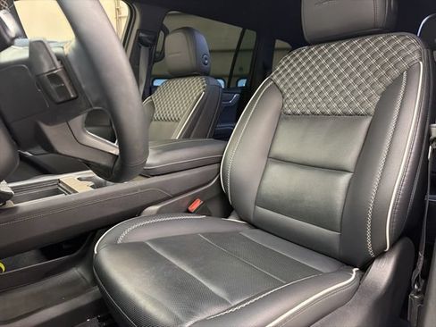 Used 2025 GMC Acadia Denali FWD image 14