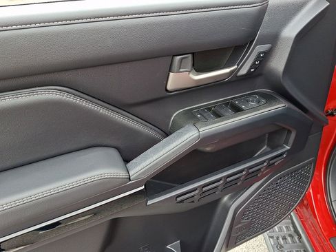 Used 2025 Toyota 4Runner Limited AWD/4WD image 15