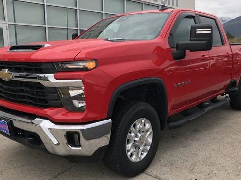 Used 2024 Chevrolet Silverado 3500 LT w/ Convenience Package image 3