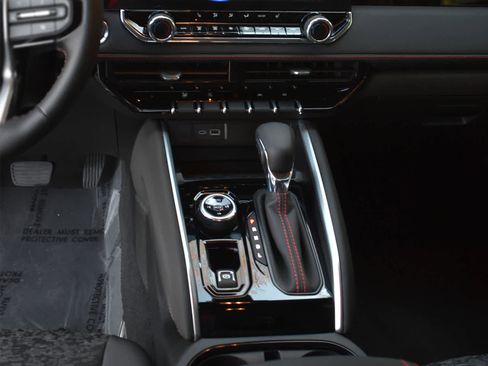 Used 2026 Chevrolet Colorado Z71 w/ Technology Package AWD/4WD image 14