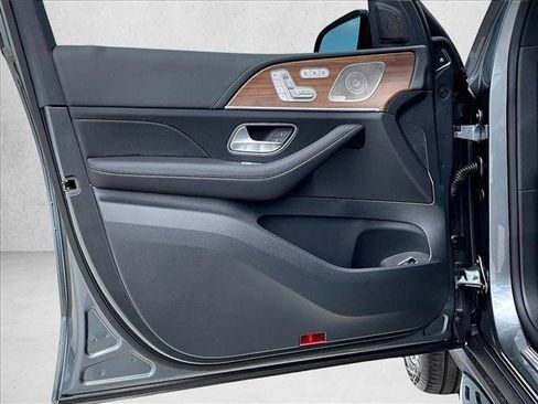 New 2026 Mercedes-Benz GLS 580 4MATIC image 26