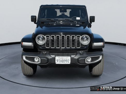 Used 2025 Jeep Wrangler Unlimited Sahara AWD/4WD image 2