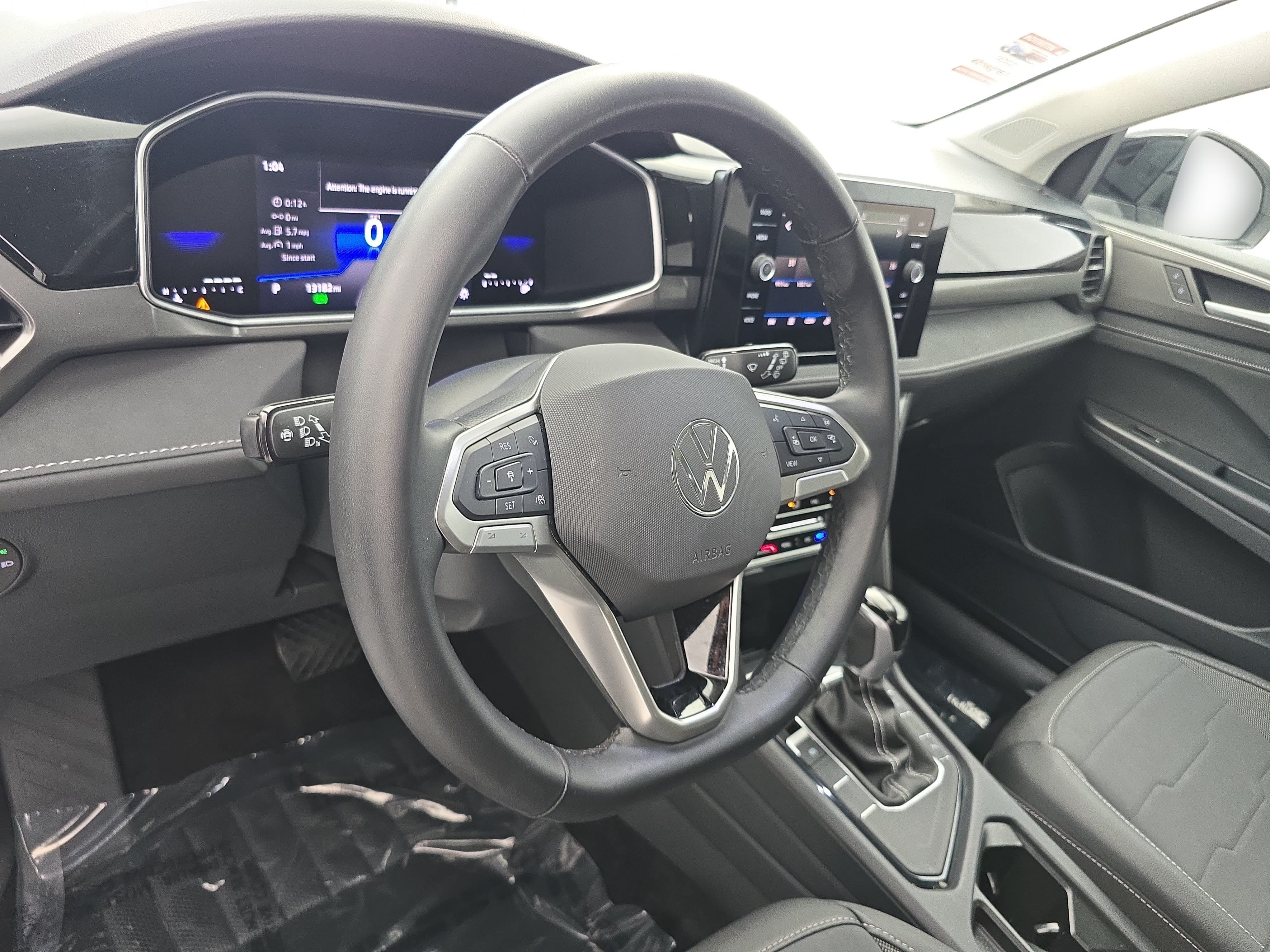 Certified 2025 Volkswagen Taos SE FWD image 15