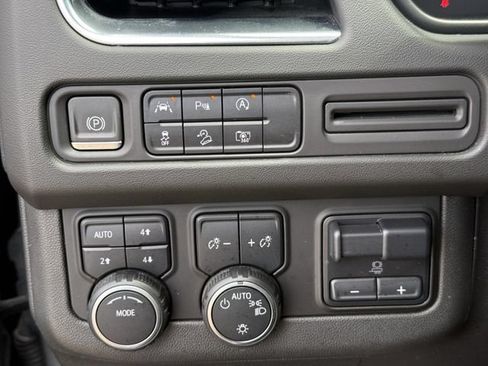 Used 2023 Chevrolet Tahoe Z71 w/ Luxury Package AWD/4WD image 23