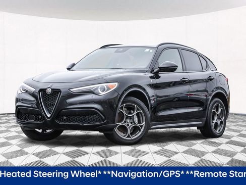 Used 2023 Alfa Romeo Stelvio Ti image 2