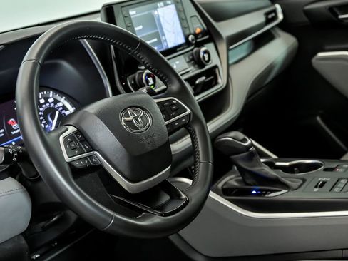 Used 2022 Toyota Highlander XLE image 15