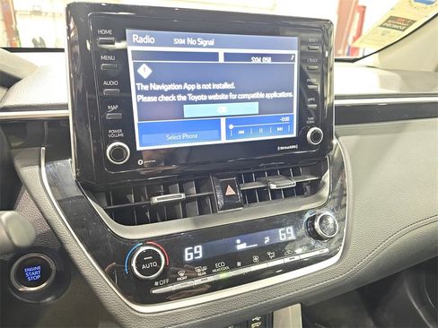 Used 2022 Toyota Corolla Cross XLE w/ Convenience Package image 22