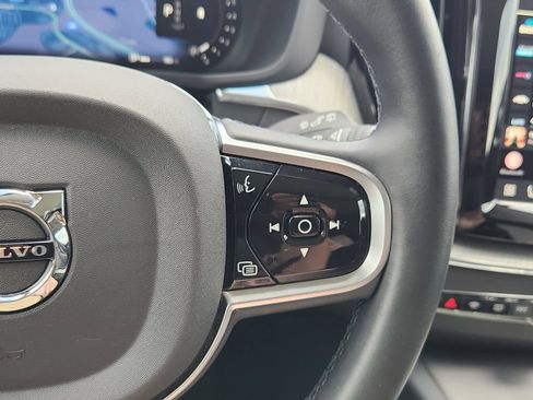 Used 2025 Volvo XC60 B5 Plus AWD/4WD image 18