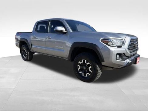Used 2017 Toyota Tacoma TRD Off-Road w/ Premium & Technology Package image 1