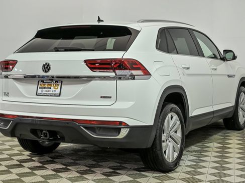 Certified 2022 Volkswagen Atlas Cross Sport SE AWD/4WD image 8