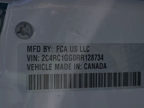 Used 2024 Chrysler Pacifica Limited image 36