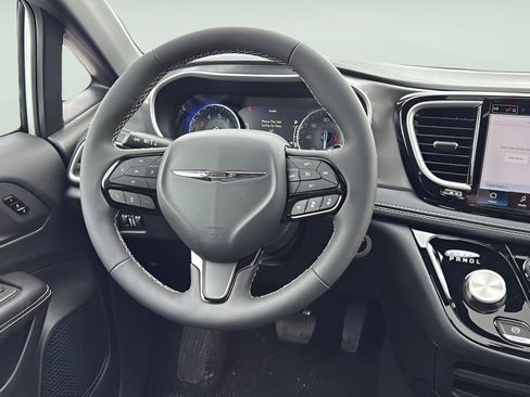 New 2026 Chrysler Pacifica Select AWD/4WD image 34