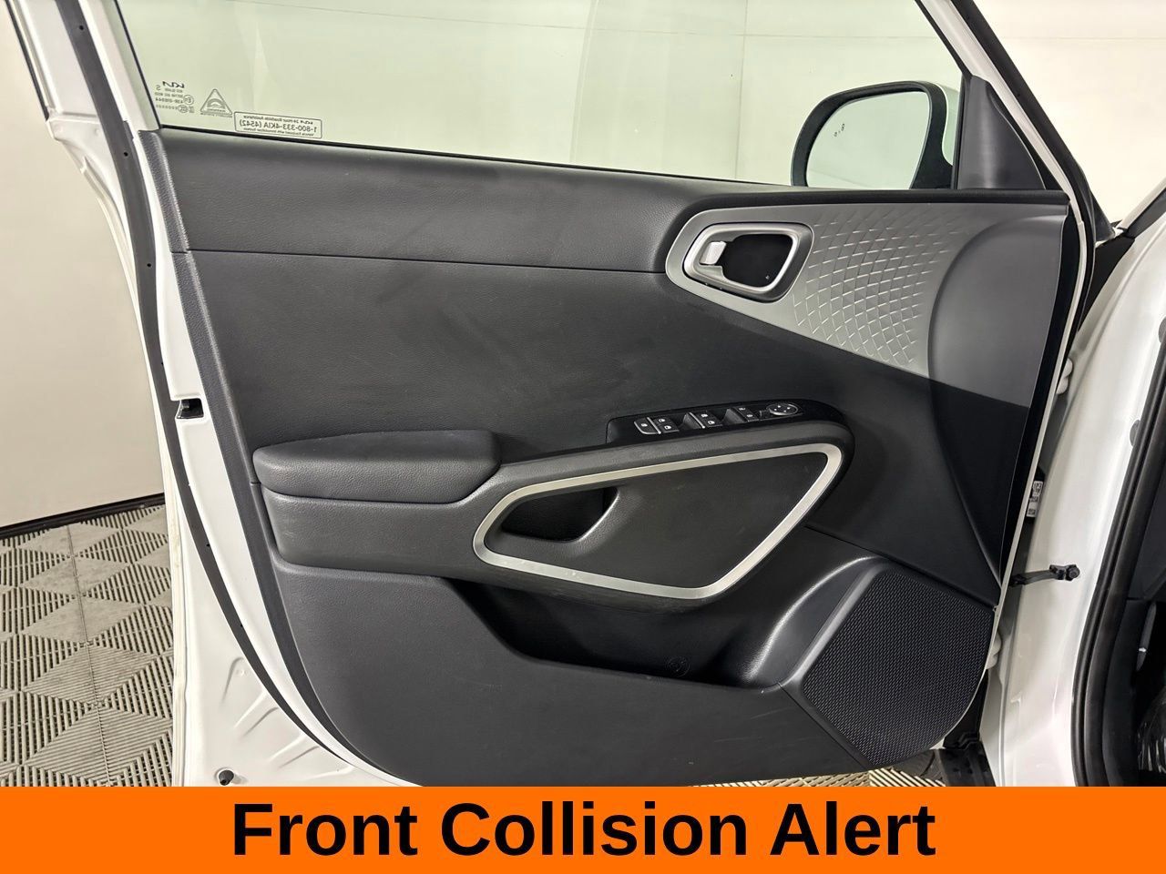 Used 2025 Kia Soul LX w/ LX Technology Package FWD image 9
