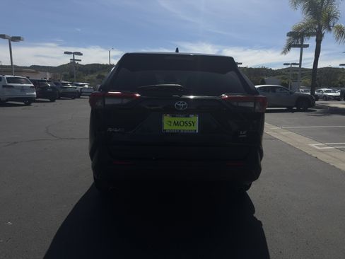 Used 2024 Toyota RAV4 LE image 7