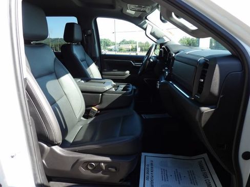 Used 2025 GMC Sierra 1500 SLT AWD/4WD image 17