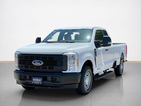 New 2025 Ford F250 XL image 3
