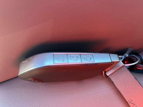 Used 2026 Kia Carnival FWD image 22