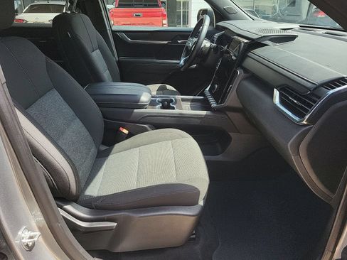 Used 2025 GMC Acadia Elevation FWD image 27