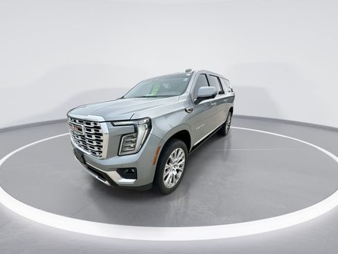 Certified 2025 GMC Yukon XL Denali w/ Denali Reserve Package AWD/4WD image 4