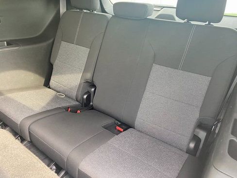 Used 2025 GMC Acadia Elevation image 14