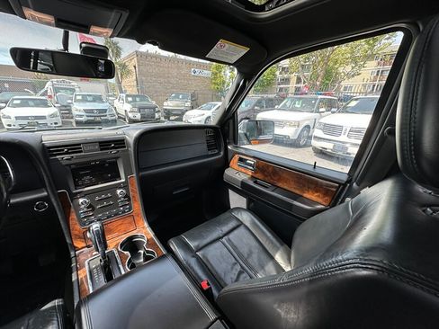 Used 2015 Lincoln Navigator 4WD image 16