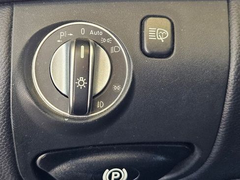 Used 2009 Mercedes-Benz SL 550 w/ Premium I Pkg image 12