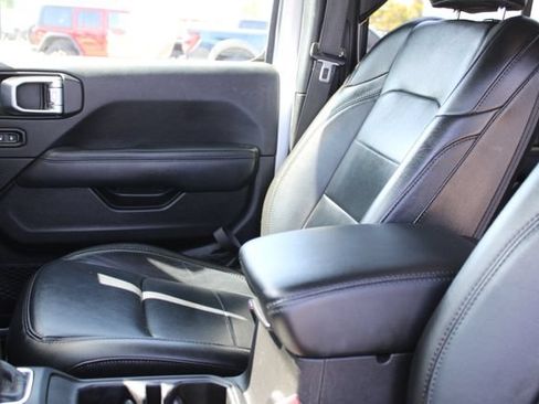 Used 2022 Jeep Wrangler Unlimited Sahara AWD/4WD image 33
