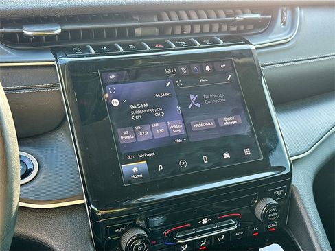 Used 2024 Jeep Grand Cherokee L Laredo image 14