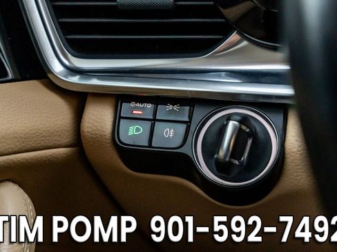 Used 2018 Porsche Panamera 4S image 34