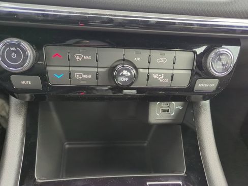 New 2026 Jeep Compass Latitude AWD/4WD image 21