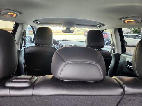 Used 2019 Jeep Compass Latitude w/ Popular Equipment Group image 38