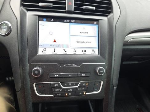Used 2019 Ford Fusion SE w/ Equipment Group 151A FWD image 17