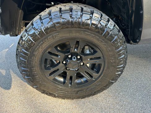 Used 2020 Toyota Tacoma SR5 image 39