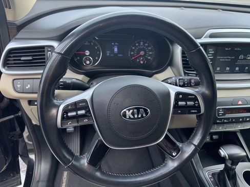 Used 2020 Kia Sorento S image 9