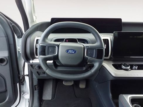 Certified 2025 Ford Expedition Active AWD/4WD image 12
