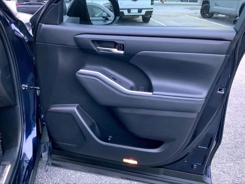 Used 2022 Toyota Highlander XSE FWD image 22