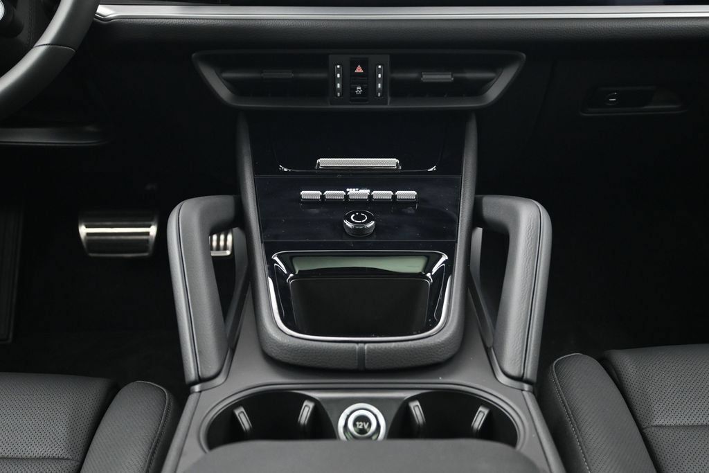 Certified 2026 Porsche Cayenne AWD/4WD image 10